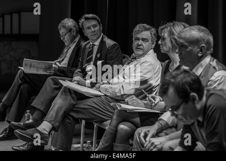 Aufzeichnung von BBC Radio 4 'The Missing Hancocks"Darsteller Kevin McNally. BBC Broadcasting House, Radio Theater, Frühjahr 2014, Stockfoto