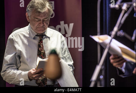 Aufzeichnung von BBC Radio 4 'The Missing Hancocks"Darsteller Kevin McNally. BBC Broadcasting House, Radio Theater, Frühjahr 2014, Stockfoto