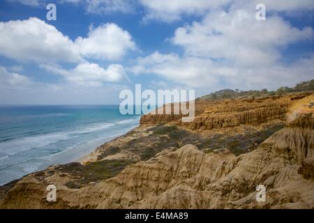 Luftbild aus dem Gleitschirm über den Strand von Torrey Pines State Reserve in La Jolla, Kalifornien Stockfoto