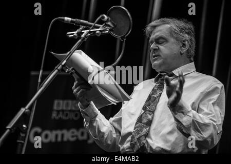 Aufzeichnung von BBC Radio 4 'The Missing Hancocks"Darsteller Kevin McNally. BBC Broadcasting House, Radio Theater, Frühjahr 2014, Stockfoto