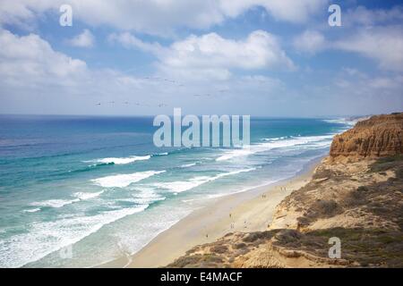 Luftbild aus dem Gleitschirm über den Strand von Torrey Pines State Reserve in La Jolla, Kalifornien Stockfoto