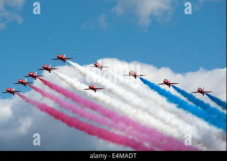 Farnborough, Hampshire, UK. 14. Juli 2014. Die roten Pfeile führen während der Farnborough International Airshow Medientag, auf Kredit-Montag, 14. Juli 2014: Heloise/Alamy Live News Stockfoto