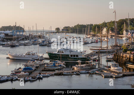 Camden Harbor in den frühen Morgenstunden Stockfoto