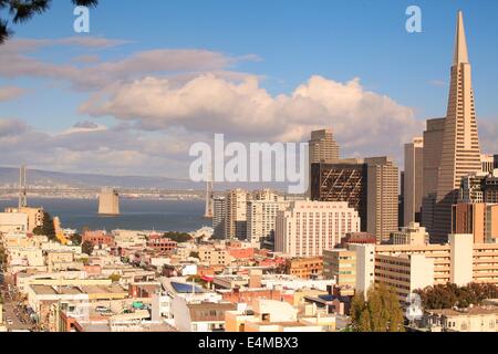 Weitwinkel-Blick auf San Francisco financial District am Nachmittag Stockfoto