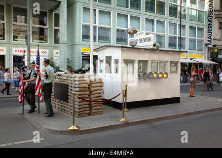 Deutschland, Berlin, Mitte, Checkpoint Charlie in der Friedrichstraße. Stockfoto