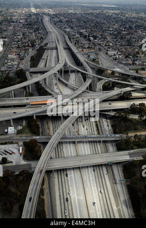 Richter Harry Pregerson Interchange, Kreuzung der i-105 und Interstate 110 bei (Glenn Anderson Freeway und Harbor Freeway), Los Angeles, Kalifornien, USA Stockfoto