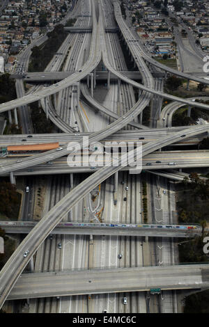 Richter Harry Pregerson Interchange, Kreuzung der i-105 und Interstate 110 bei (Glenn Anderson Freeway und Harbor Freeway), Los Angeles, Kalifornien, USA Stockfoto