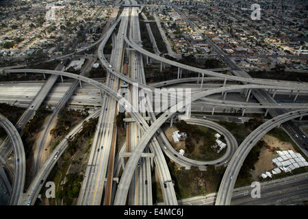 Richter Harry Pregerson Interchange, Kreuzung der i-105 und Interstate 110 bei (Glenn Anderson Freeway und Harbor Freeway), Los Angeles, Kalifornien, USA Stockfoto