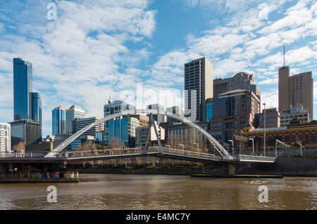 Fußgängerbrücke über den Yarra River, Melbourne, Victoria, Australien Stockfoto