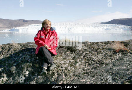 Datei - eine Archiv Bild datiert 17. August 2007 Besuch der Eqi Gletscher in der Nähe von Ilulissat, Grönland. Merkel wird 60 am 17. Juli 2014. Foto: MICHAEL KAPPELER/DPA Stockfoto