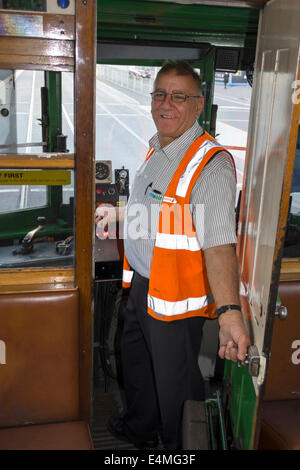 Melbourne Australia, Yarra Trams, Tram, Trolley, Tramway, City Circle Highway Route, Mann Männer männlich, Fahrer, Ingenieur, Angestellter Arbeiter, Angestellte, Angestellte, Angestellte, Arbeit Stockfoto