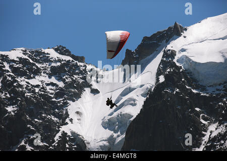 Gleitschirm fliegen Stockfoto