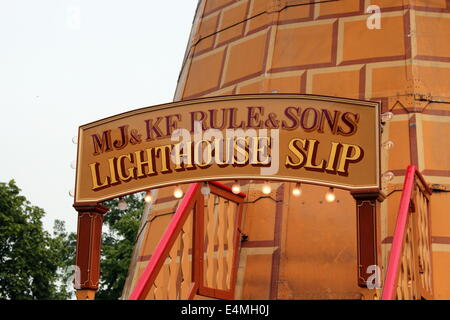 Helter Skelter Messegelände fahren Caleed Leuchtturm Slip laufen von MJ und KE Regel und Söhne. Stockfoto