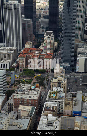 611, Millennium Biltmore Hotel, Gas Company Building und West 5th Street, Downtown Los Angeles, Kalifornien, USA - Antenne Stockfoto