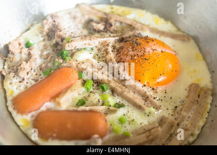 Spiegeleier mit Fleisch- und Wurstwaren der vietnamesischen Stil. Stockfoto