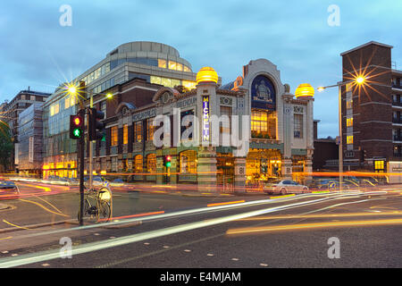 Bibendum, Michelin House und Conran Shop bei Nacht, South Kensington, London, England Stockfoto