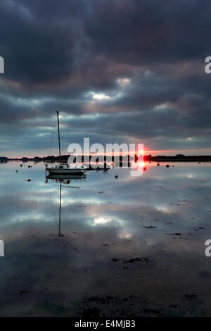 Abenddämmerung Farben über Bosham Bootfahren Channel, West Sussex County, England, UK Stockfoto