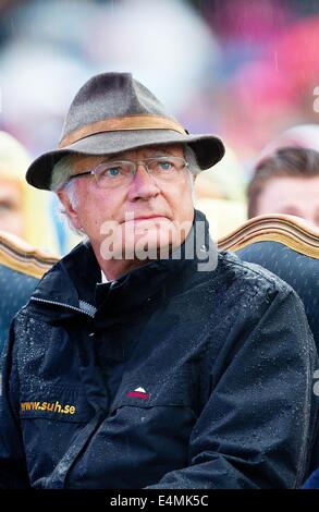 Borgholm, 14.07.2014 König Carl Gustaf Feier des 37. Geburtstag von Kronprinzessin Victoria von Schweden im Stadion von Borgholm RPE/Albert Nieboer / / /dpa - kein Draht-Dienst- Stockfoto