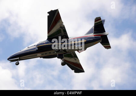 Farnborough, Großbritannien. 14. Juli 2014. Alenia Aermacchi M-345 C.P.X619 kommt auf der Farnborough International Air Show zu landen. Farnborough, Großbritannien. Kredit-14. Juli 2014: Martin Brayley/Alamy Live-Nachrichten Stockfoto