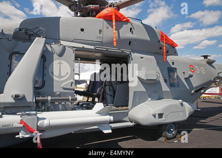 Farnborough, Großbritannien. 14. Juli 2014.The NHIndustries NH90 ist ein mittlerer Größe, zweimotoriges, multi-Role Hubschrauber auf dem Display auf der Farnborough International Airshow Credit: Keith Larby/Alamy Live News Stockfoto