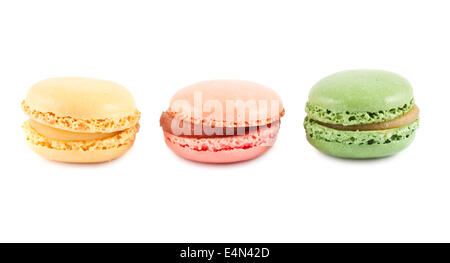 Bunte französische Macarons in Folge Stockfoto