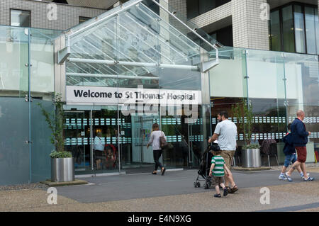 Eingang zum St Thomas' Hospital in London Waterloo. Stockfoto