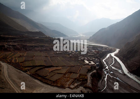 Blick von Kagbeni in Richtung Jomsom, Mustang District, Annapurna, Nepal Stockfoto