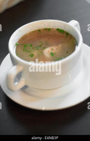 Hühnersuppe mit Gemüse Stockfoto