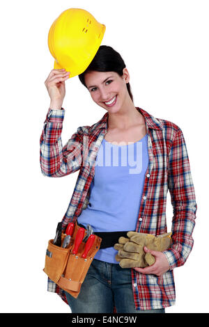 Webermeisterin ihren Schutzhelm aufsetzen Stockfoto