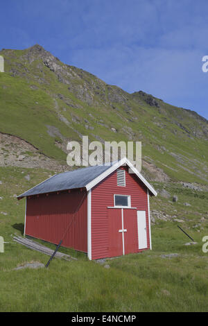 Rote Hütte, Nord-Norwegen, Lofoten-Inseln Stockfoto