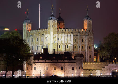 Nachtaufnahme weißen Turm, Museum, Tower of London, UNESCO Weltkulturerbe, London, England, Großbritannien Stockfoto