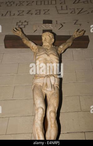 Europa, Kroatien, Zagreb, katholische Kathedrale Mariä Himmelfahrt der Jungfrau Maria (1899), Statue von Christus am Kreuz Stockfoto