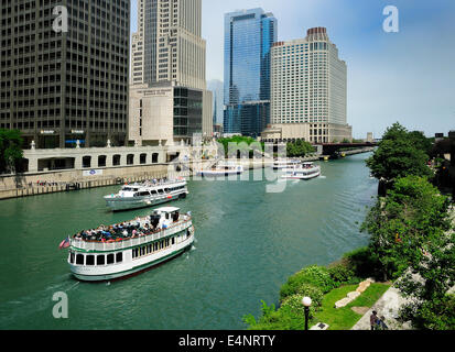 Architektonische Tourenboot Kreuzfahrt den Chicago River. Stockfoto