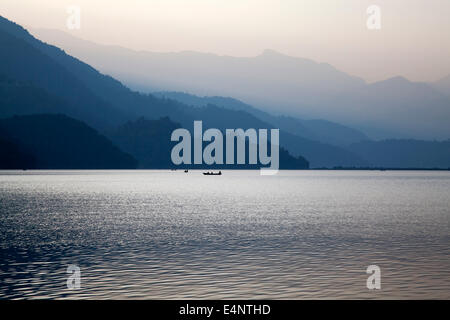 Phewa-See (Phewa Tal) in Pokhara, Distrikt Kaski, Nepal Stockfoto