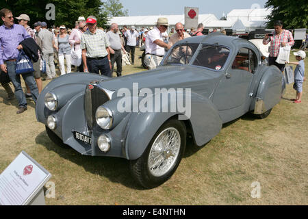 1936-Bugatti Typ 57 S-Atlantik auf dem Display beim Goodwood Festival of Speed 2013. Stockfoto