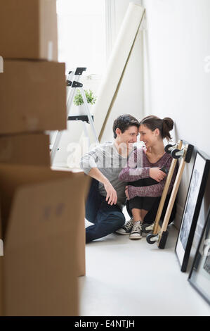 Paar im neuen Zuhause Stockfoto