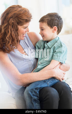 Mutter und Sohn (6-7) Stockfoto