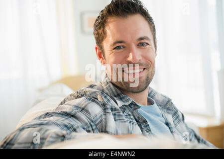 Portrait von Content Mann Stockfoto