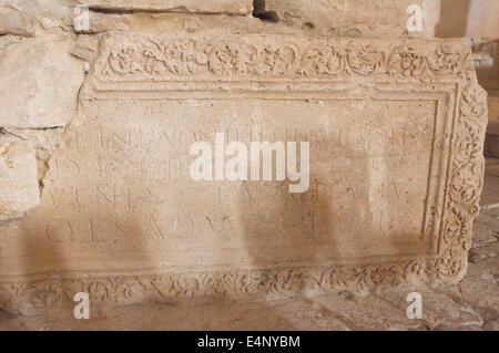 Europa, Kroatien, Zadar, Kirche St. Donatus (9. Jahrhundert), Interieur mit römische Inschrift (Upside-down) als Teil der Stiftung Stockfoto