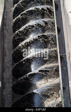 Abwasser Abwasserbehandlung Reinigungsstufe. Abfall, Wasser zu sichten. Stockfoto