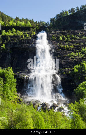 Wasserfall, Fortundalen (Fortunsdalen), Glanz, Sogn Og Fjordane Fylke, Norwegen, Stockfoto