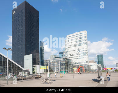 La Défense Wirtschafts- und Nachbarschaft auf den Parisien Vororten. Frankreich. Stockfoto