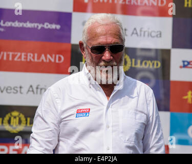 London, UK, 07.12.2014: weltweit längsten und härtesten Ozean Ausdauer Herausforderung endet in London mit einer Parade von Segeln. Sir Robin Knox-Johnston bei St Katharine Docks Siegerehrung. Bild von Julie Edwards Stockfoto