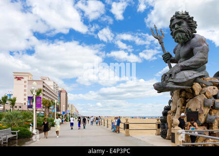 Paul DiPasquale King Neptune Statue auf der Promenade in Virginia Beach, Virginia, USA Stockfoto