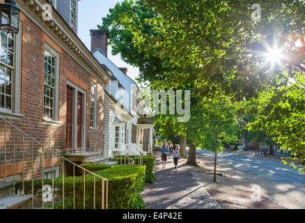 Duke of Gloucester Street im historischen Colonial Williamsburg am späten Nachmittag, Virginia, USA Stockfoto