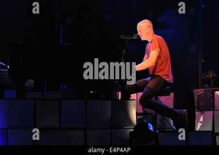 Raleigh, NC, USA. 14. Juli 2014. Sänger ISAAC SLADE der Rockband "The Fray" erklingt in den roten Hut Amphitheater. © Tina Fultz/ZUMA Draht/Alamy Live-Nachrichten Stockfoto