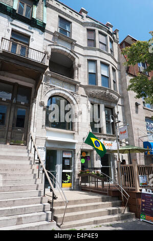 Typischen 4-geschossiges Gebäude auf Straße St Denis, Montreal, Provinz Quebec, Kanada. Stockfoto