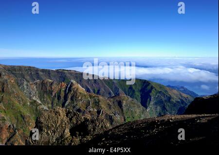 Die Berge über den Wolken Stockfoto
