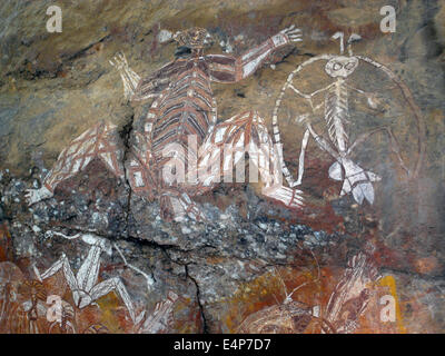 Aborigines Kunst Zahlen einschließlich Lightning Man, Anbangbang, Nourlangie Rock, Arnhemland, Kakadu-Nationalpark, Northern Stockfoto