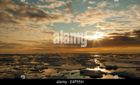 Spitzbergen, Landschaft Mit Wolkenstimmung Stockfoto